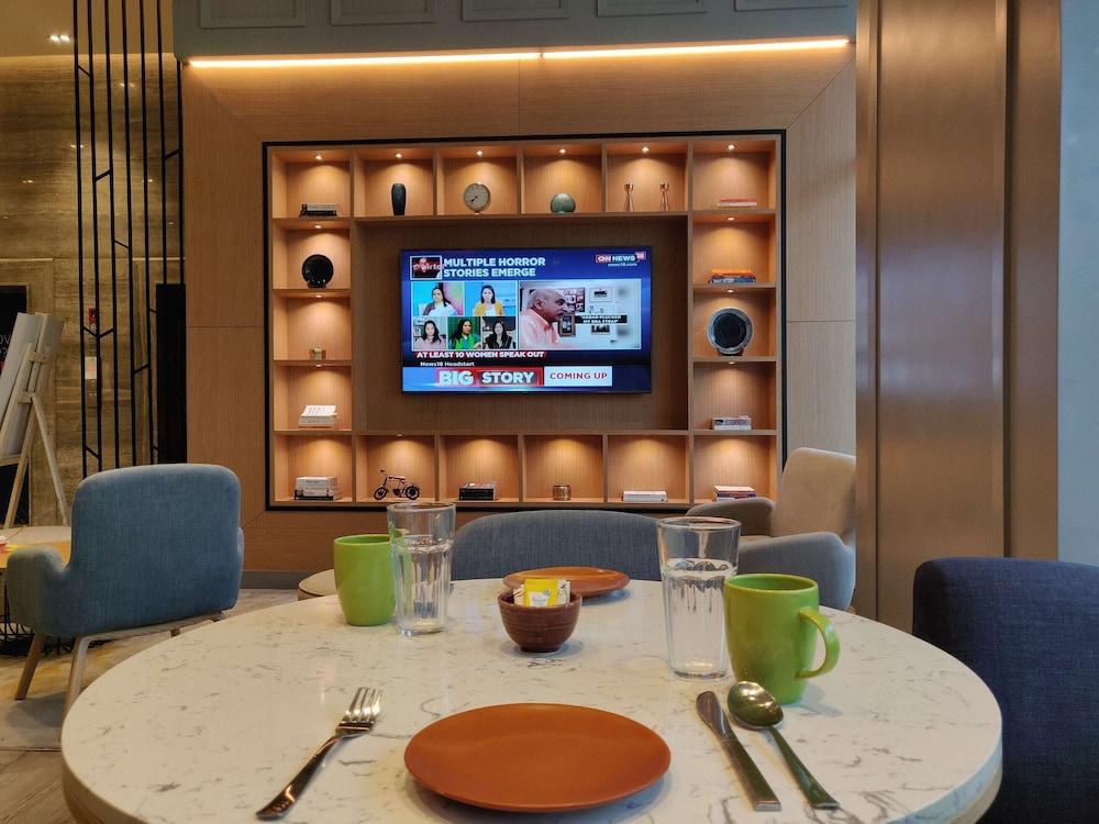 Holiday Inn Express Gurugram Sector 50 By Ihg Gurgaon Eksteriør bilde