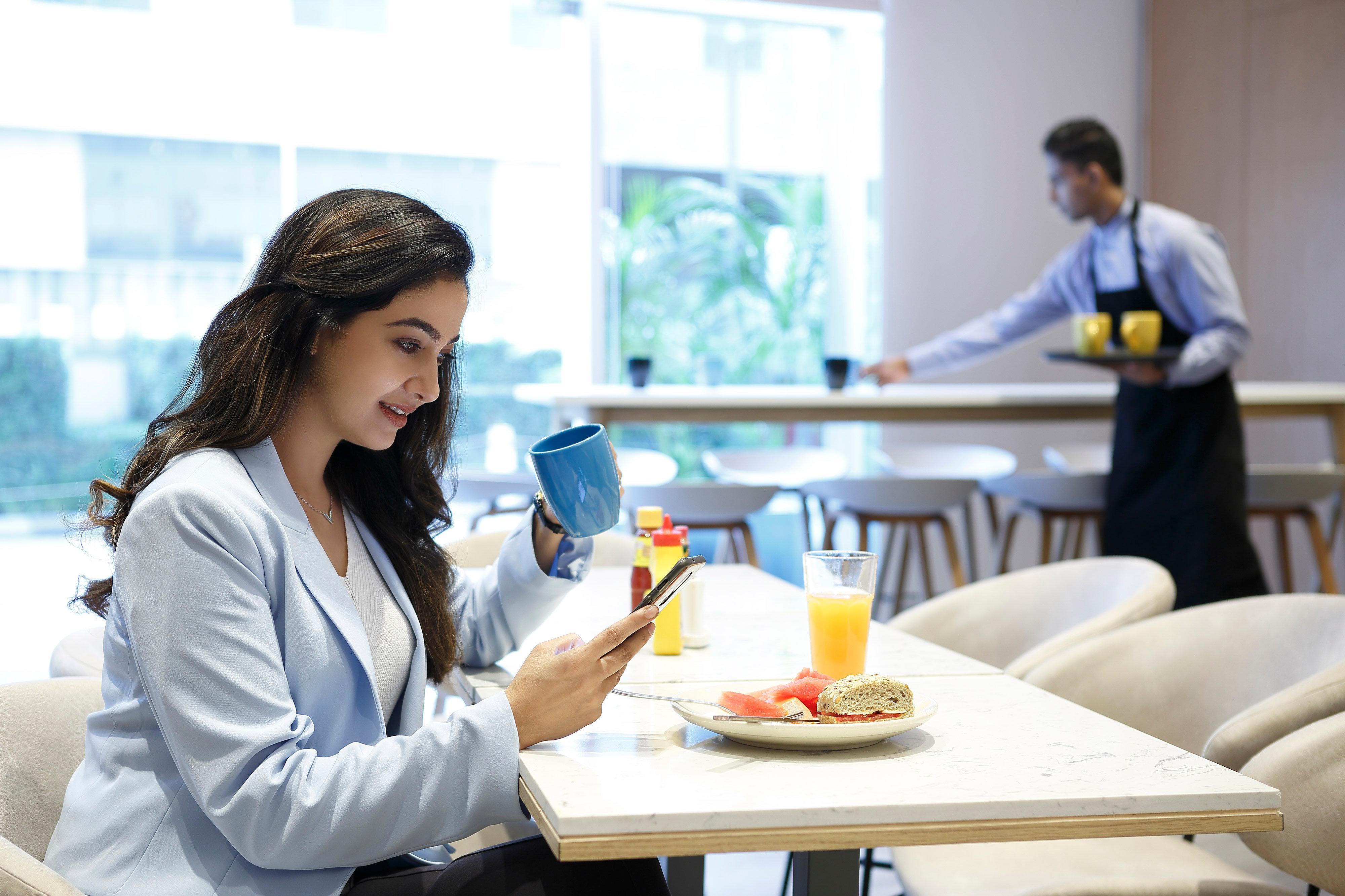 Holiday Inn Express Gurugram Sector 50 By Ihg Gurgaon Eksteriør bilde