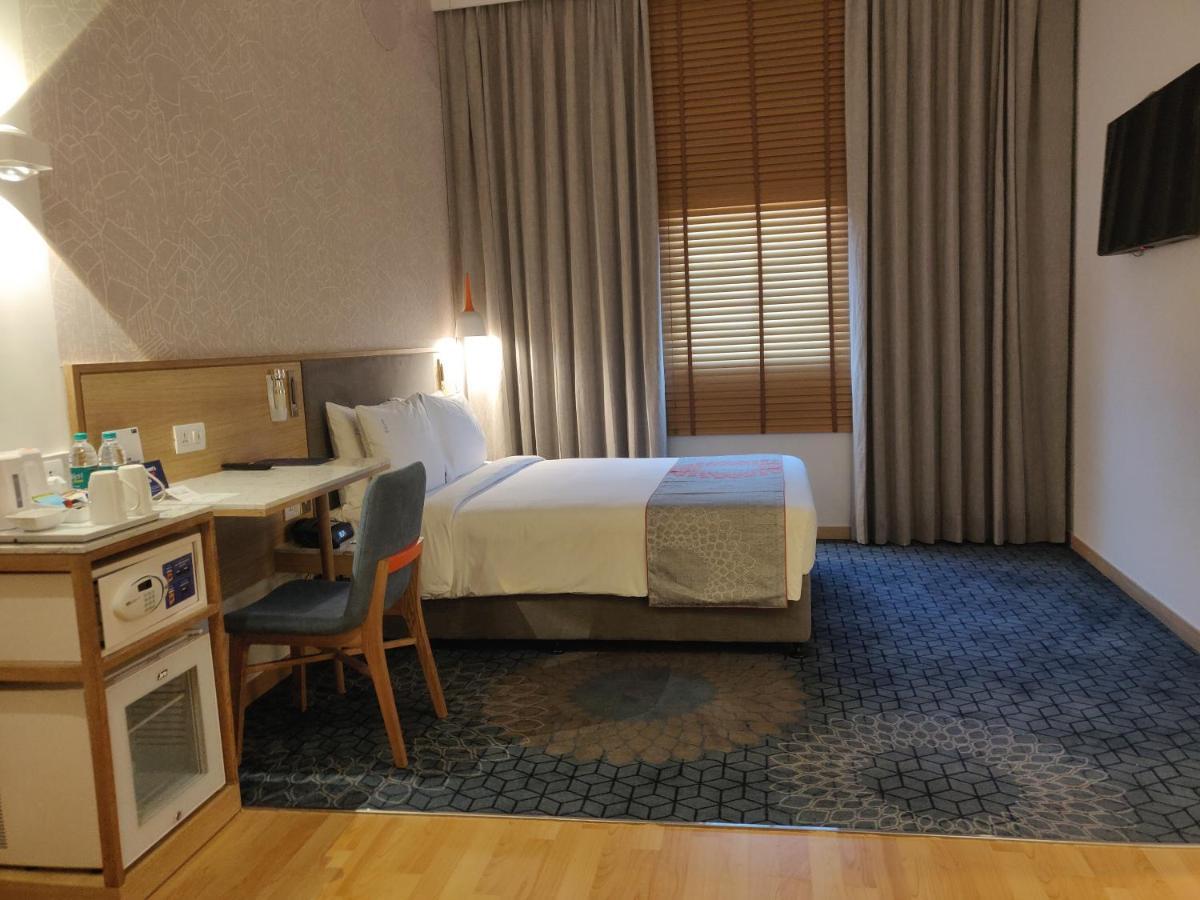 Holiday Inn Express Gurugram Sector 50 By Ihg Gurgaon Eksteriør bilde