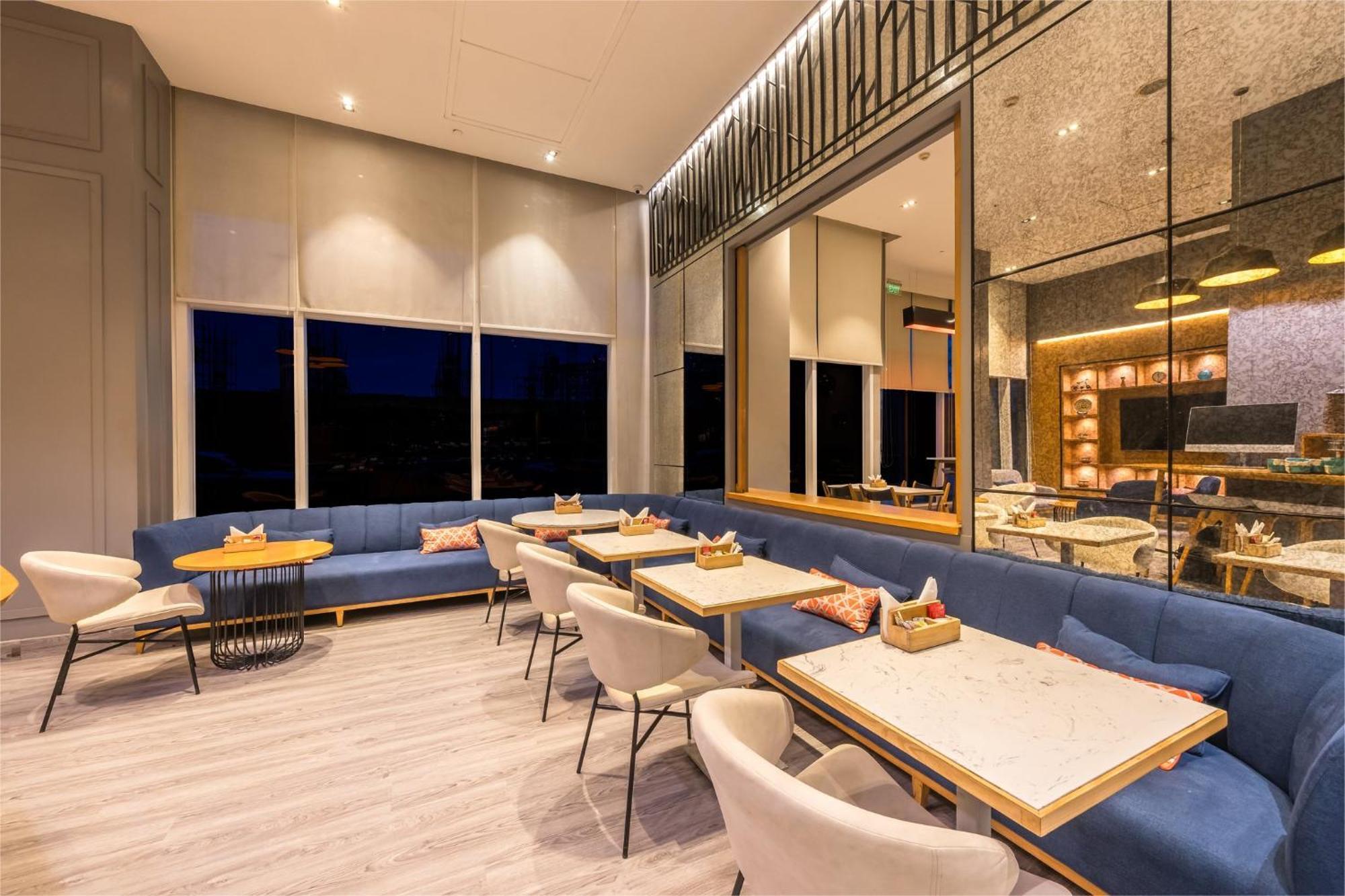 Holiday Inn Express Gurugram Sector 50 By Ihg Gurgaon Eksteriør bilde