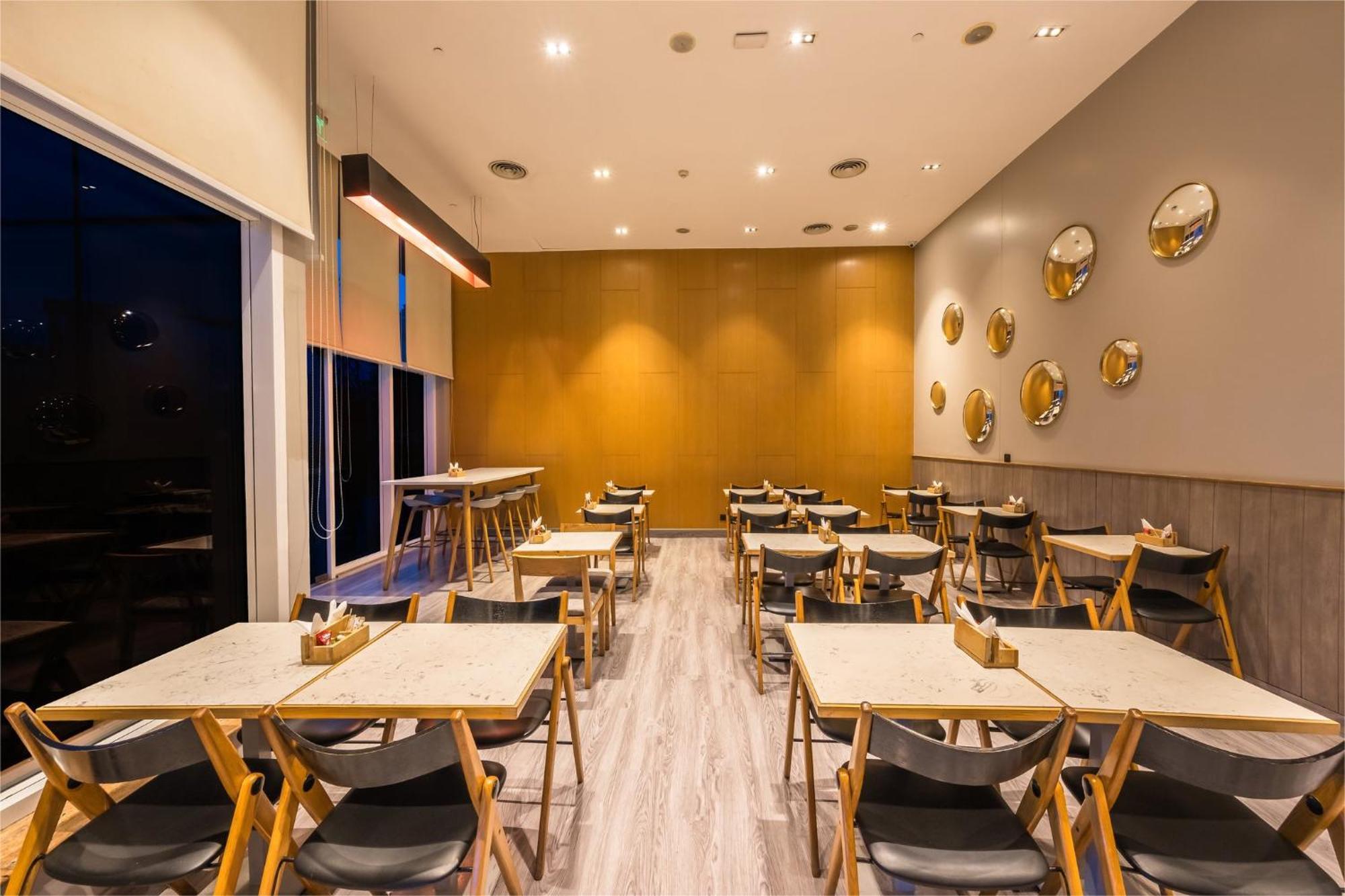 Holiday Inn Express Gurugram Sector 50 By Ihg Gurgaon Eksteriør bilde
