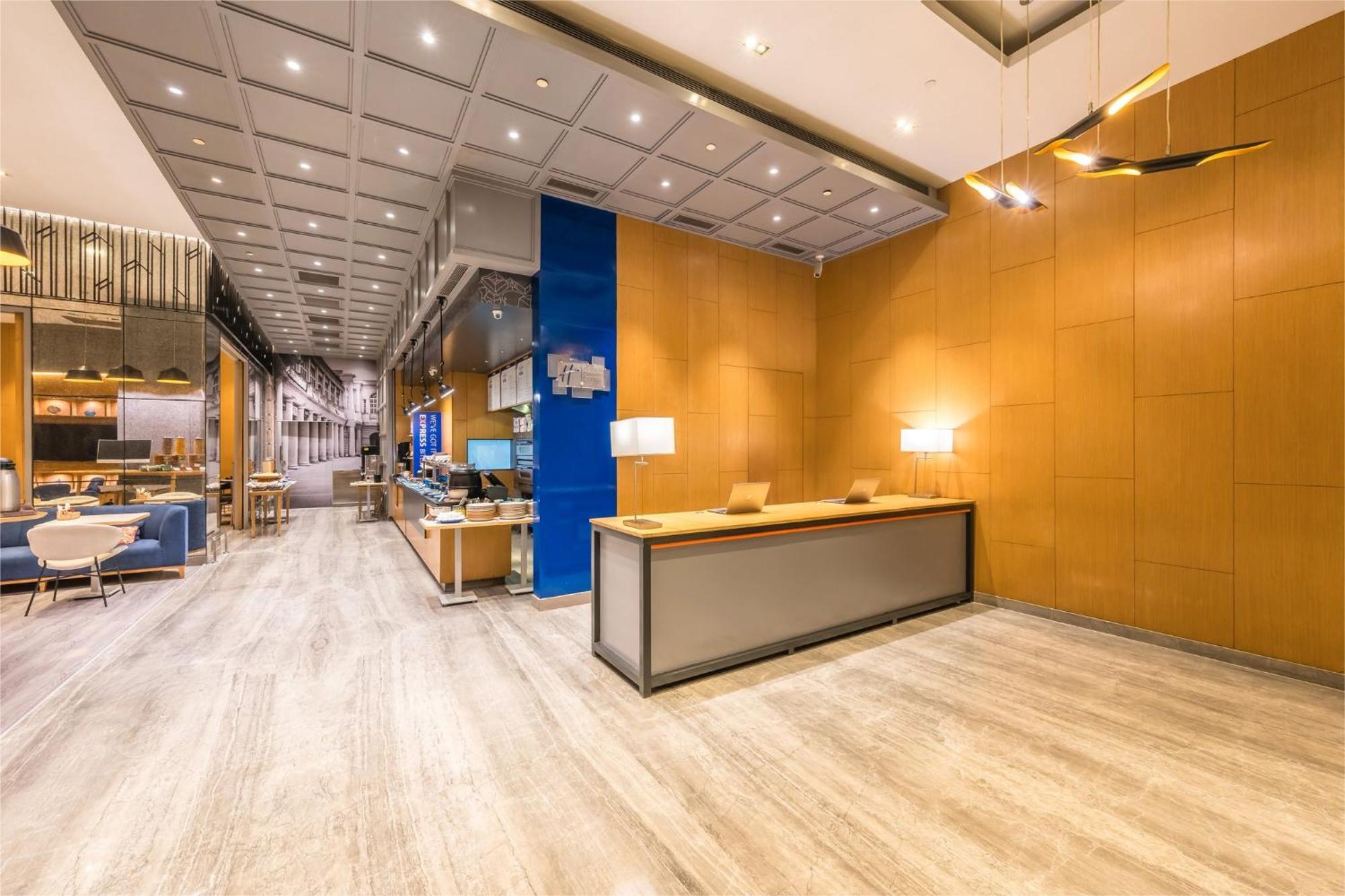 Holiday Inn Express Gurugram Sector 50 By Ihg Gurgaon Eksteriør bilde
