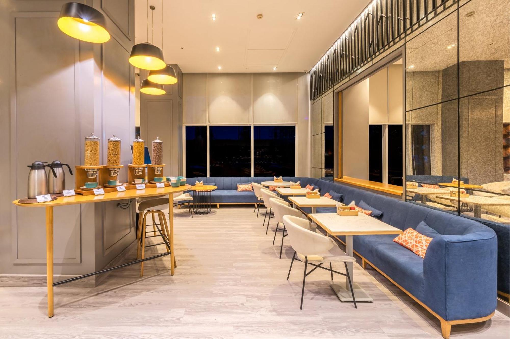 Holiday Inn Express Gurugram Sector 50 By Ihg Gurgaon Eksteriør bilde