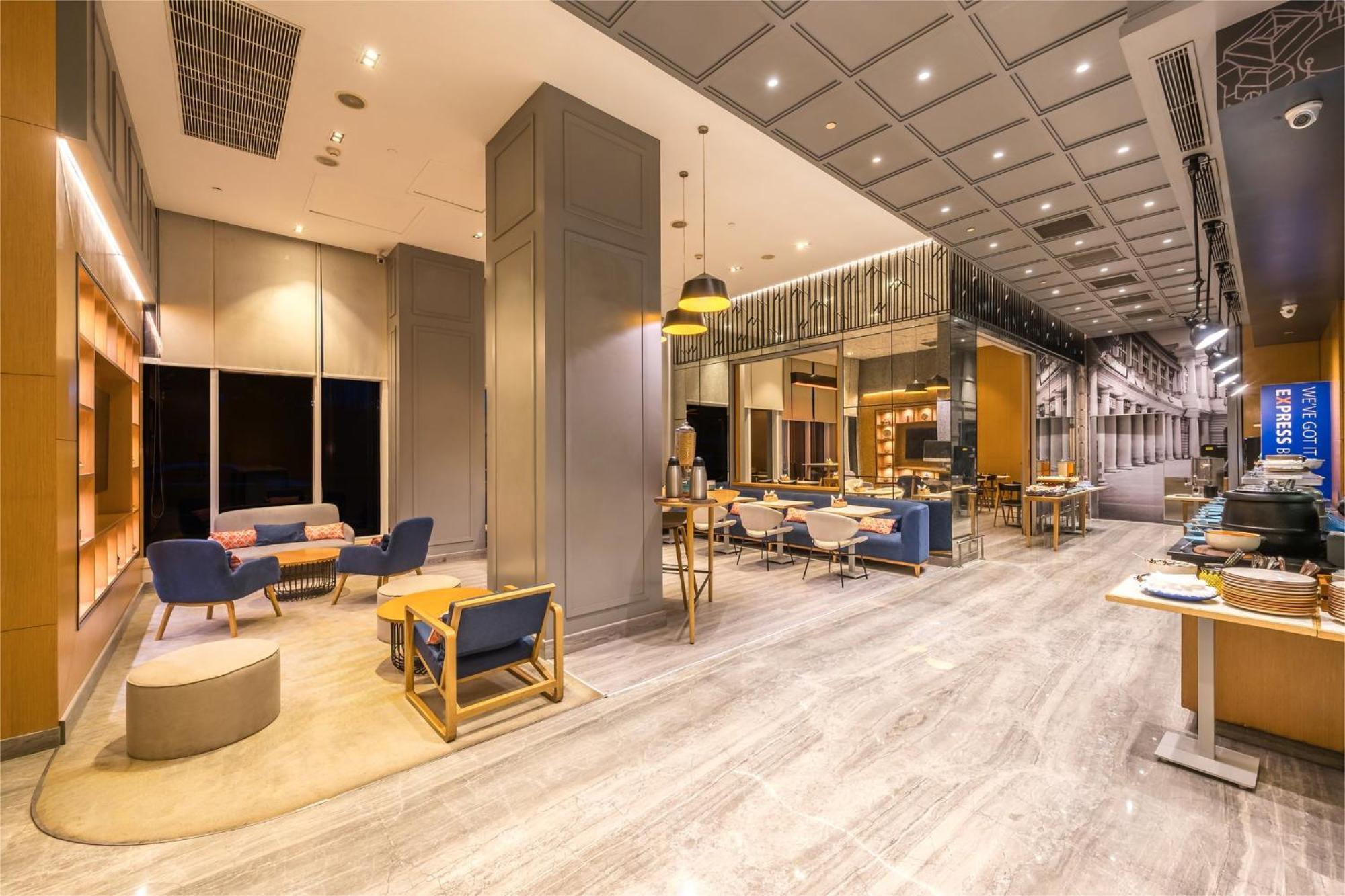 Holiday Inn Express Gurugram Sector 50 By Ihg Gurgaon Eksteriør bilde