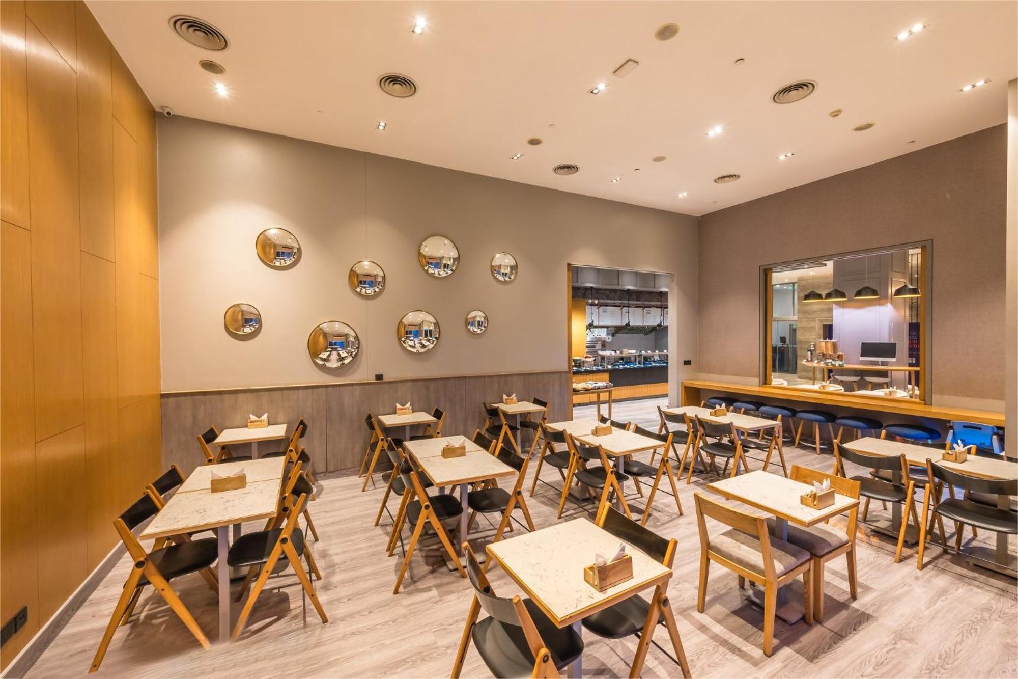 Holiday Inn Express Gurugram Sector 50 By Ihg Gurgaon Eksteriør bilde